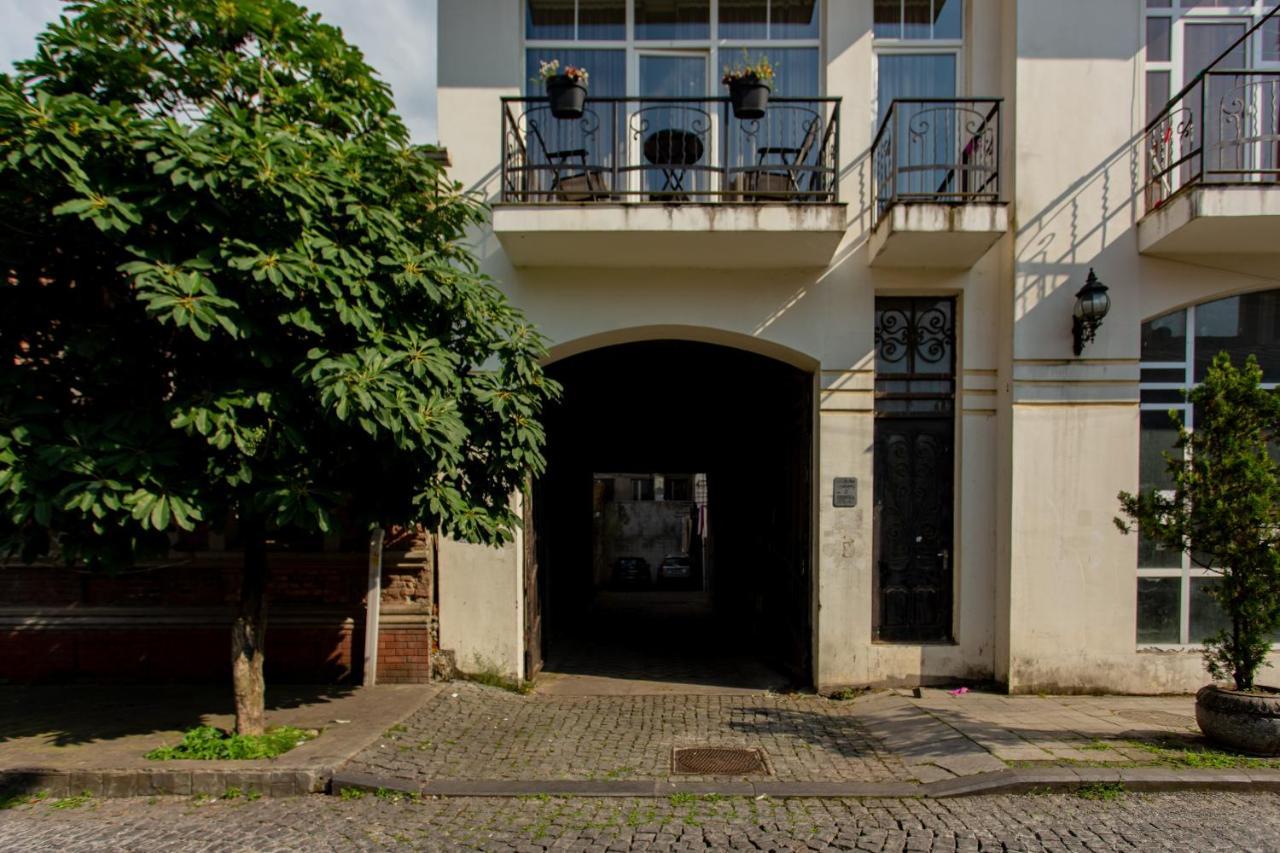 Apartments In The Historical Center Of Batumi, Near The Seaside Park Exterior photo